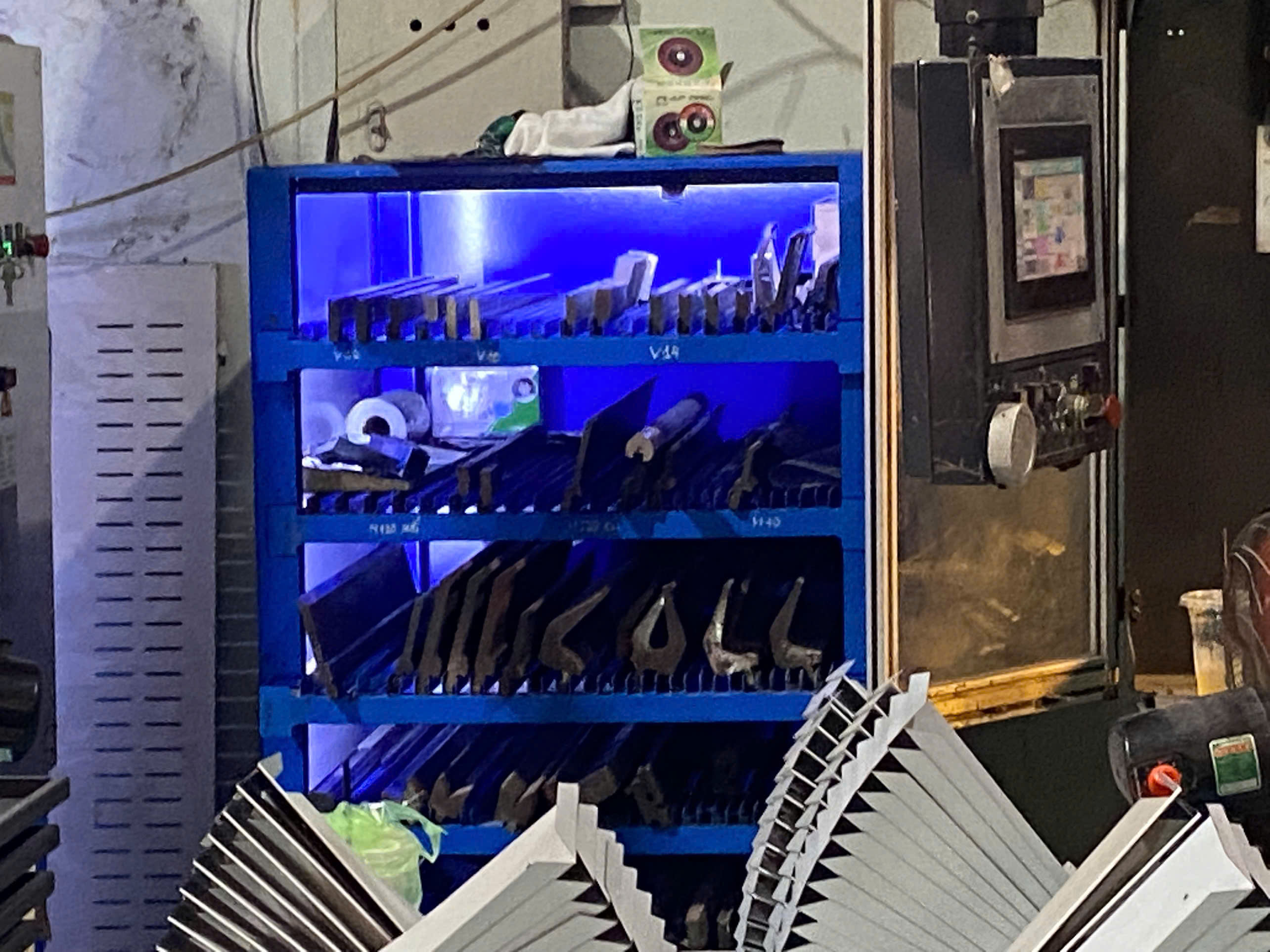 Tool rack 1.jpg